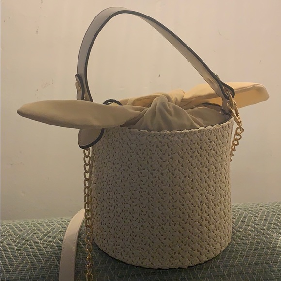 Small Faux Pearl Decor Woven Bucket Bag - Picture 3 of 8